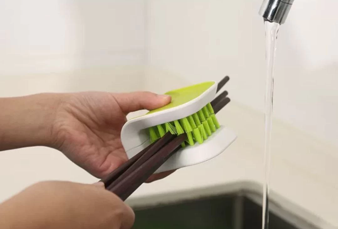 فرشة تنظيف للملاعق والشوك والسكاكين - ليمونى و أبيض